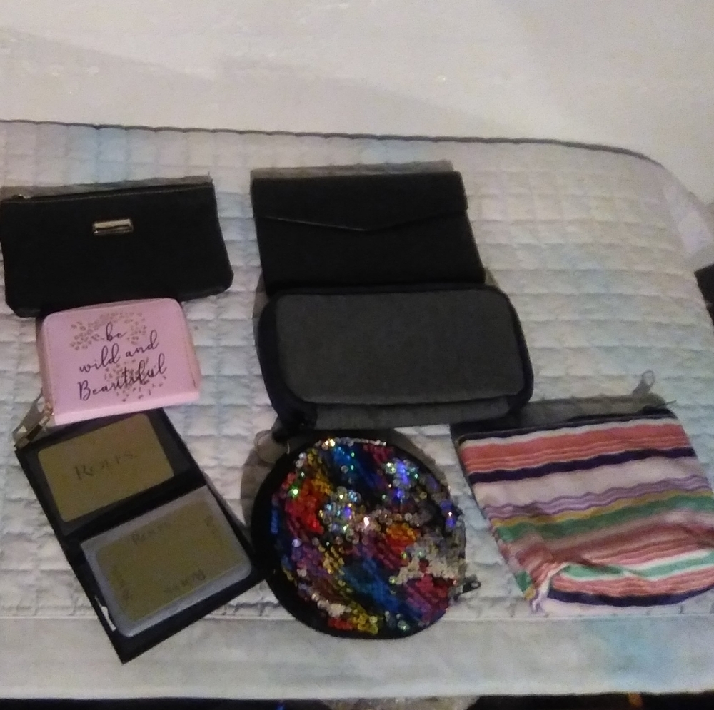 Random bags/wallets - Picture 2 of 2